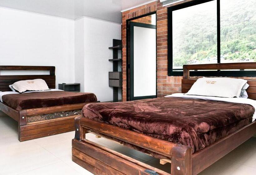 חדר סטנדרט לשלושה, El Peñón