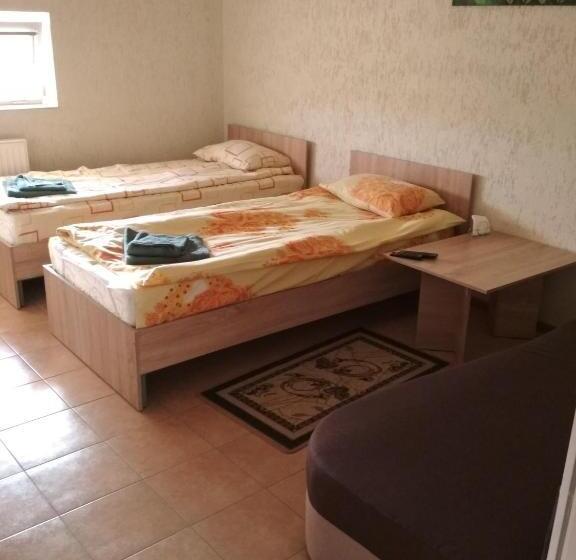 اتاق سوپریور سه تخته, Motel Lutsk