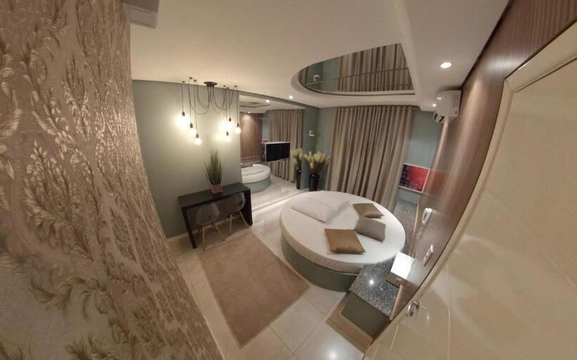 스위트, Motel Paradiso   Tapera