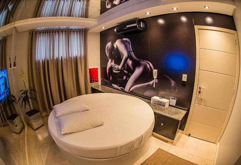 스위트, Motel Paradiso   Tapera