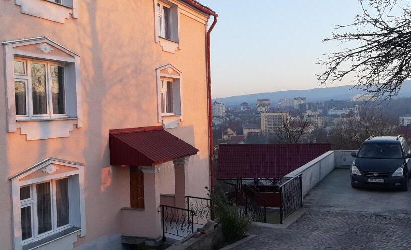 غرفة قياسية ثلاثية, Hercules