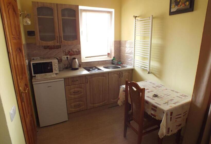 غرفة قياسية ثلاثية, Hercules