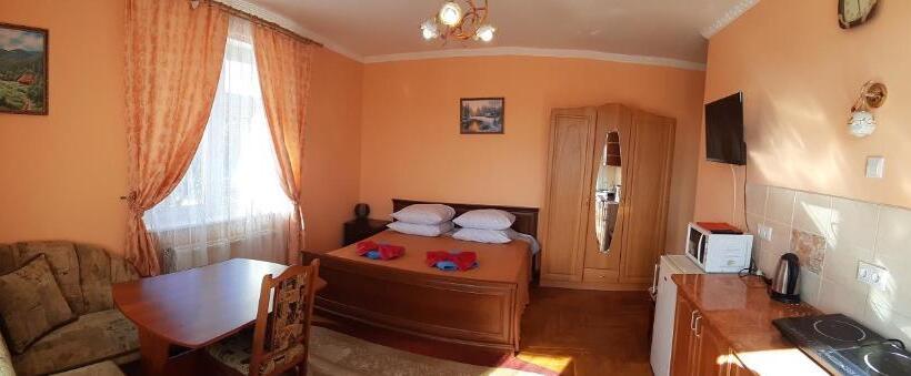 غرفة قياسية ثلاثية مزودة بشرفة, Hercules