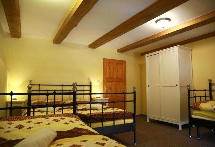 家庭间, Zámek Libouň