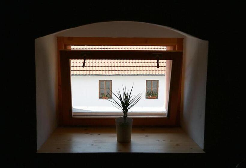 标准间, Zámek Libouň