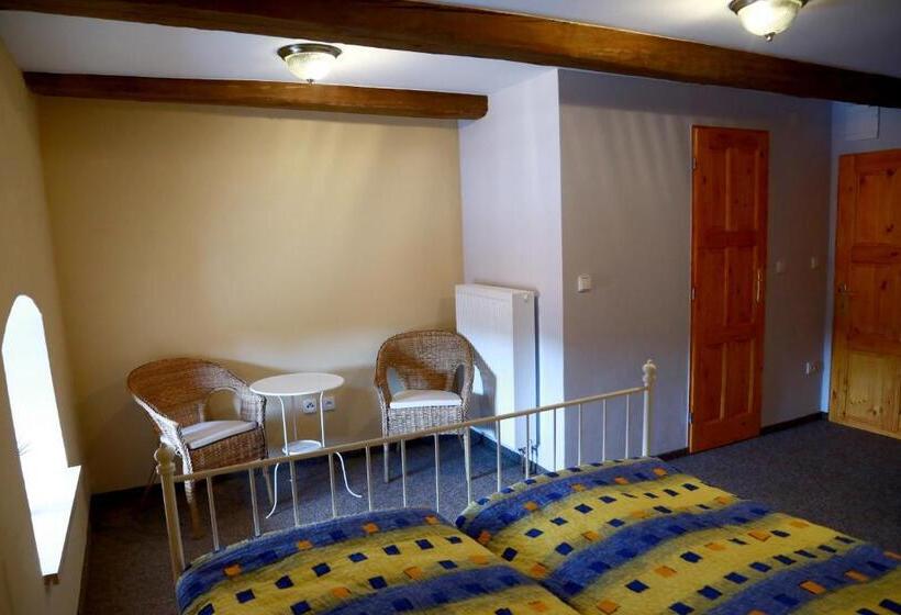 标准间, Zámek Libouň