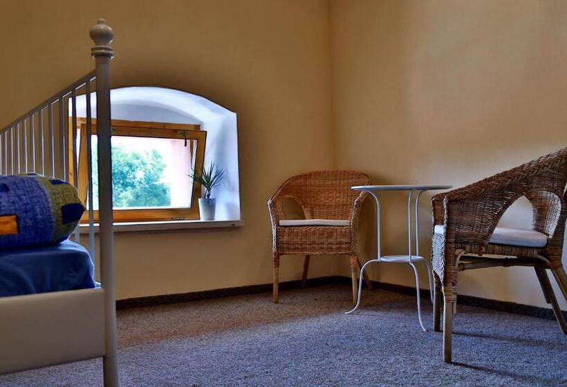 标准间, Zámek Libouň