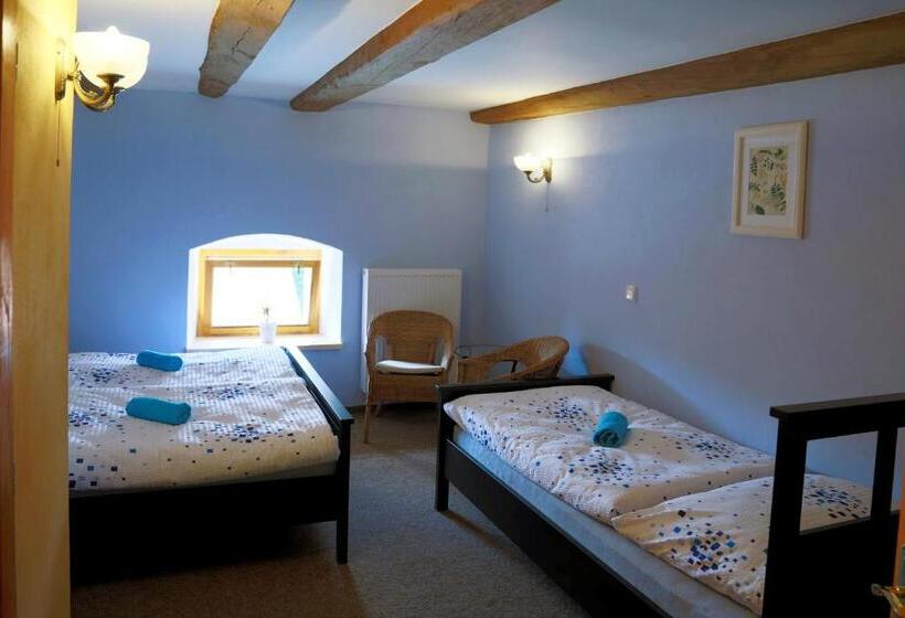 标准三人间, Zámek Libouň