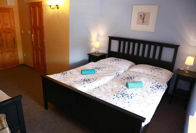 标准三人间, Zámek Libouň