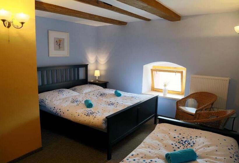 标准三人间, Zámek Libouň