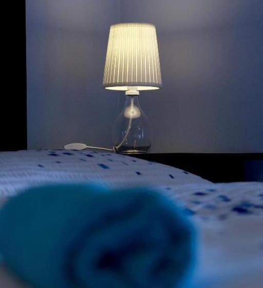 标准三人间, Zámek Libouň