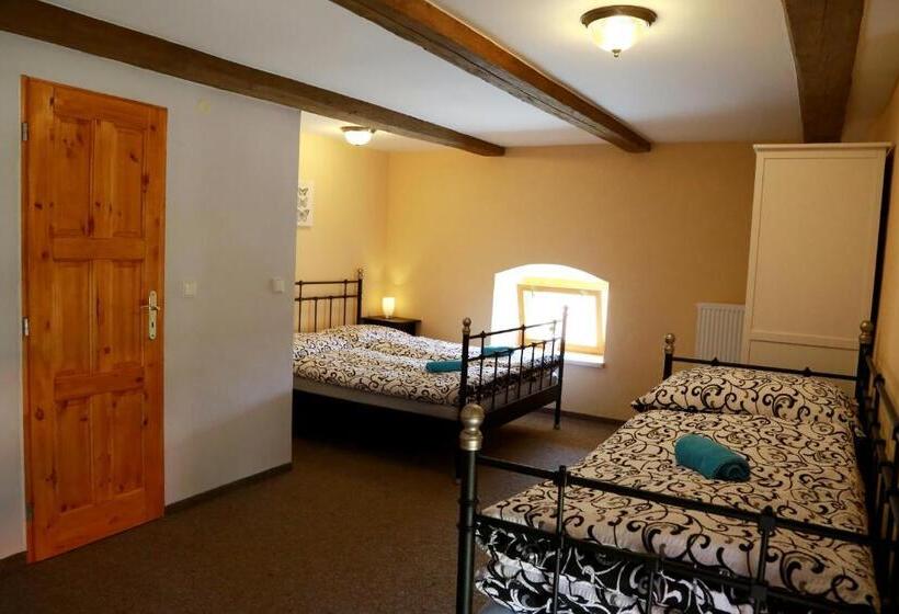 四人标准间, Zámek Libouň