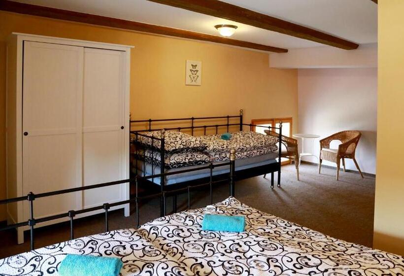 四人标准间, Zámek Libouň