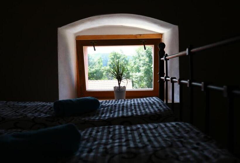 四人标准间, Zámek Libouň