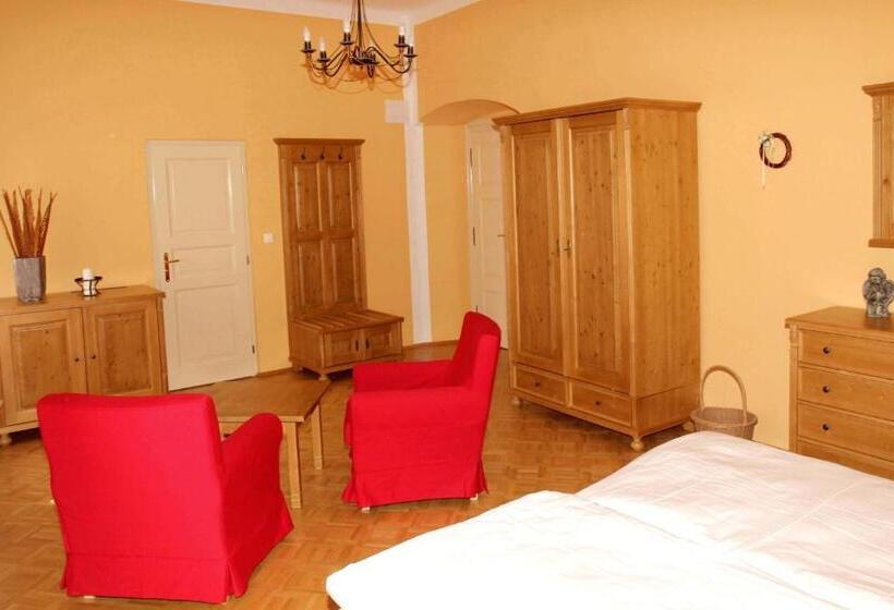 带大床的复式套间, Zámek Libouň