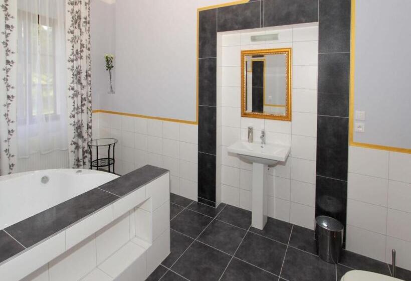 스위트 킹사이즈 침대, Zámek Libouň