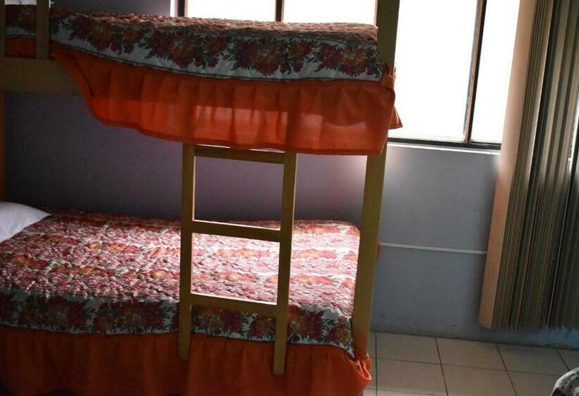 غرفة قياسية, El Aliso   Pujilí