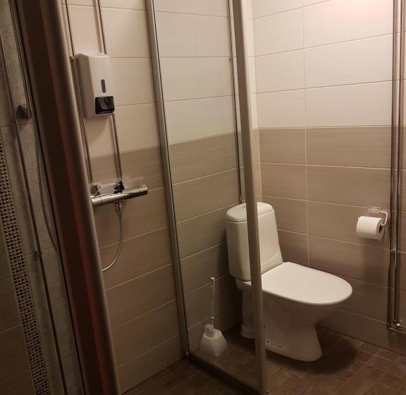 اتاق استاندارد با سرویس بهداشتی مشترک, Gasthaus Patruuna