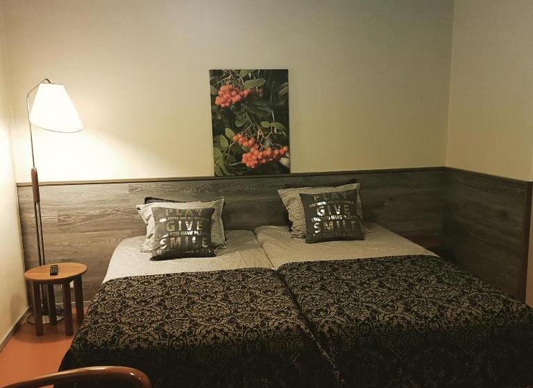 اتاق لوکس, Gasthaus Patruuna