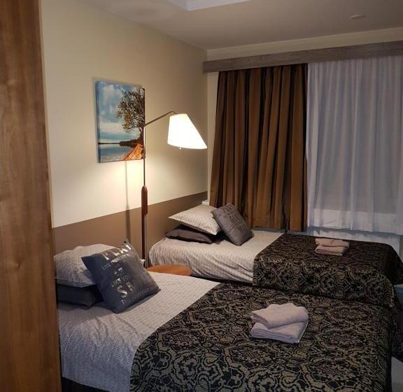 اتاق کلاسیک سه تخته, Gasthaus Patruuna