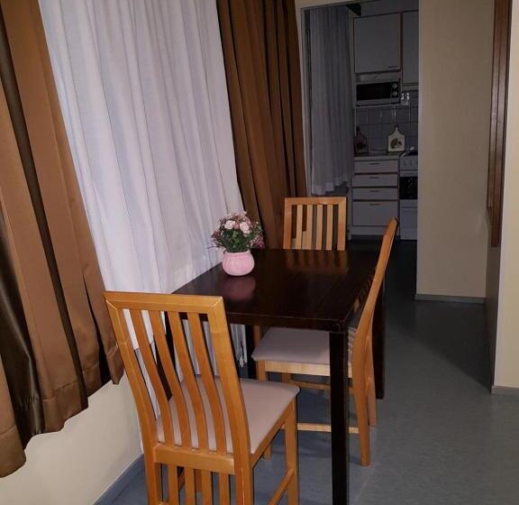 اتاق کلاسیک سه تخته, Gasthaus Patruuna