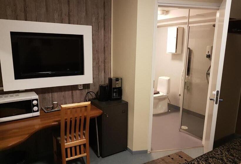 اتاق خانوادگی, Gasthaus Patruuna