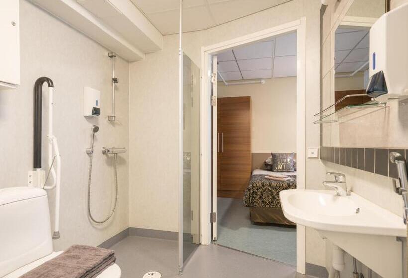 اتاق خانوادگی, Gasthaus Patruuna