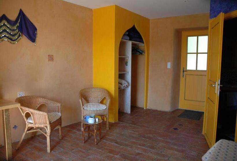 Standard room with outdoor bath, La Jameliniere