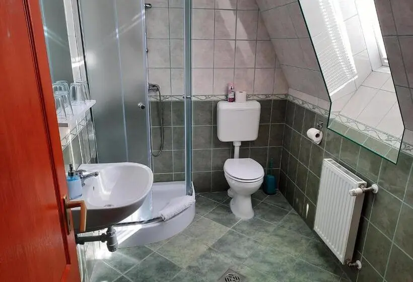 スタンダード４人部屋, Megálló Wellness Panzió
