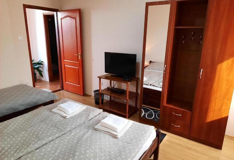 דירת חדר, Megálló Wellness Panzió