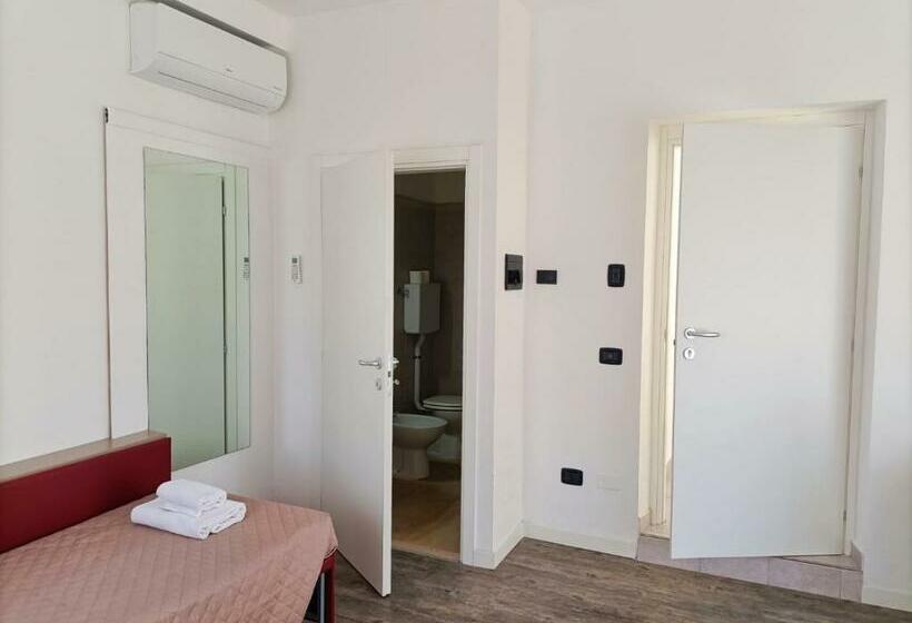 スタンダードルーム, Affitta Camere Elena