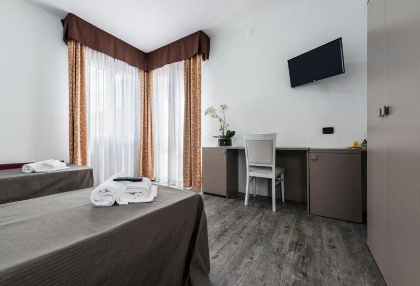 スタンダード5人部屋, Affitta Camere Elena