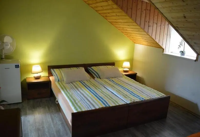 スタンダード4人部屋, Guest House Haklův Mlýn
