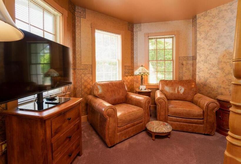 חדר סטנדרט עם מיטת קינג, Yelton Manor Bed And Breakfast