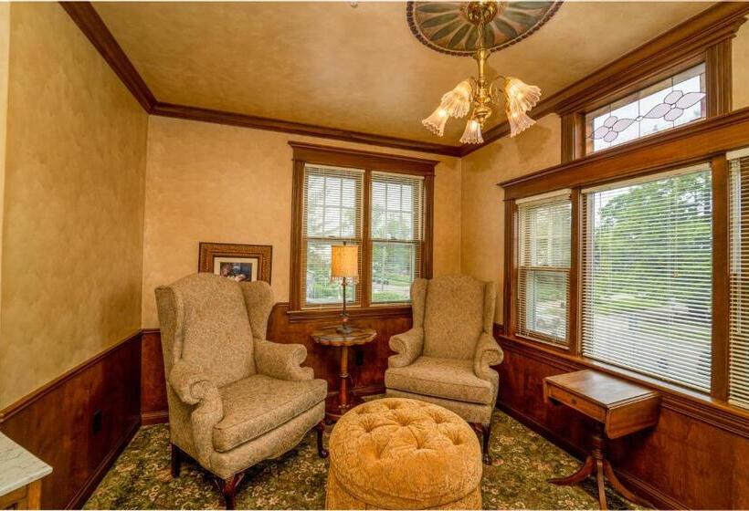 Люкс Повышенной Комфортности, Yelton Manor Bed And Breakfast