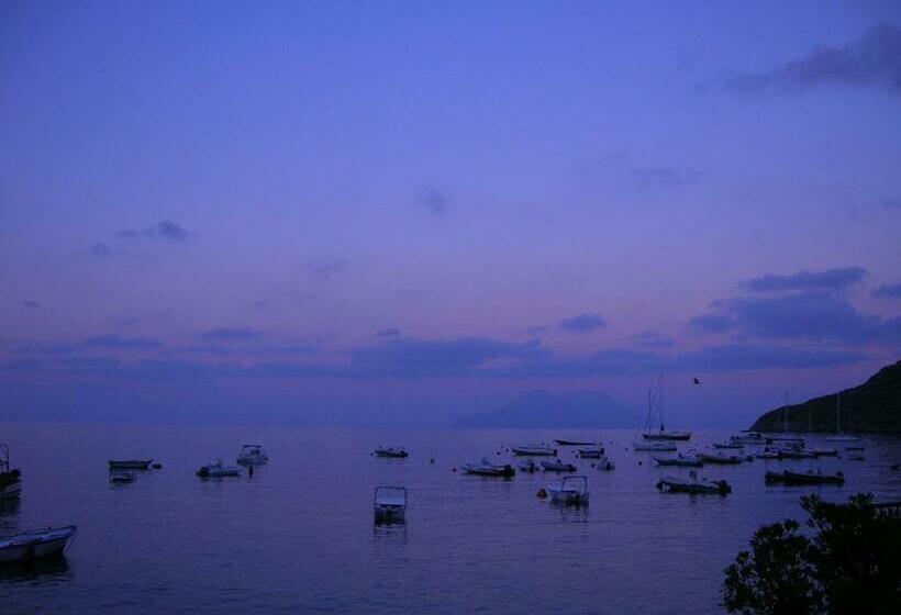 اتاق سه نفره دلوکس با چشم‌انداز دریا, Da Nino Sul Mare