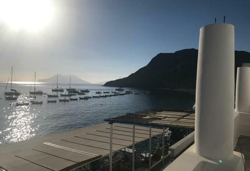 اتاق سه نفره دلوکس با چشم‌انداز دریا, Da Nino Sul Mare