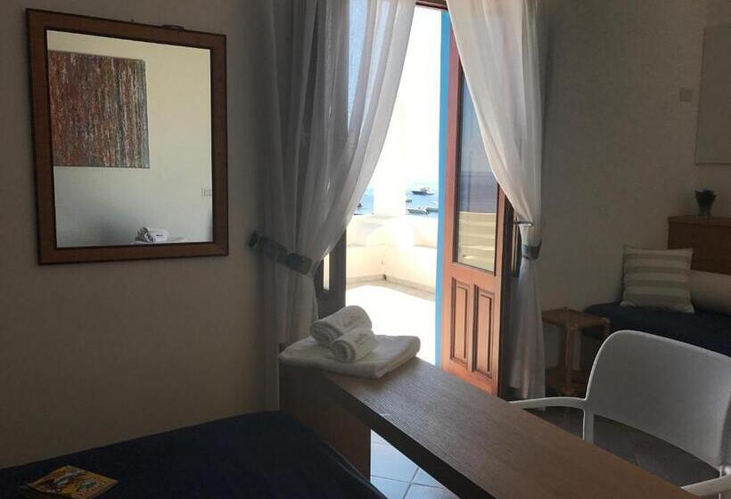 اتاق سه نفره سوپریور با چشم‌انداز دریا, Da Nino Sul Mare