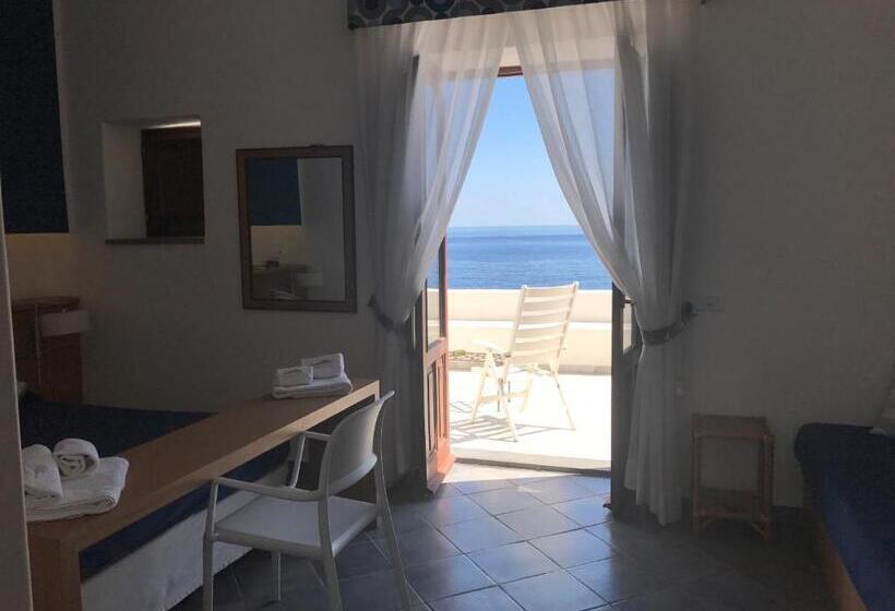 اتاق سه نفره سوپریور با چشم‌انداز دریا, Da Nino Sul Mare