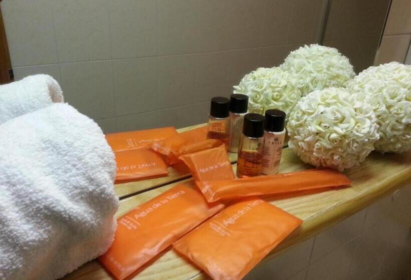 חדר סטנדרט לשלושה, Aurora