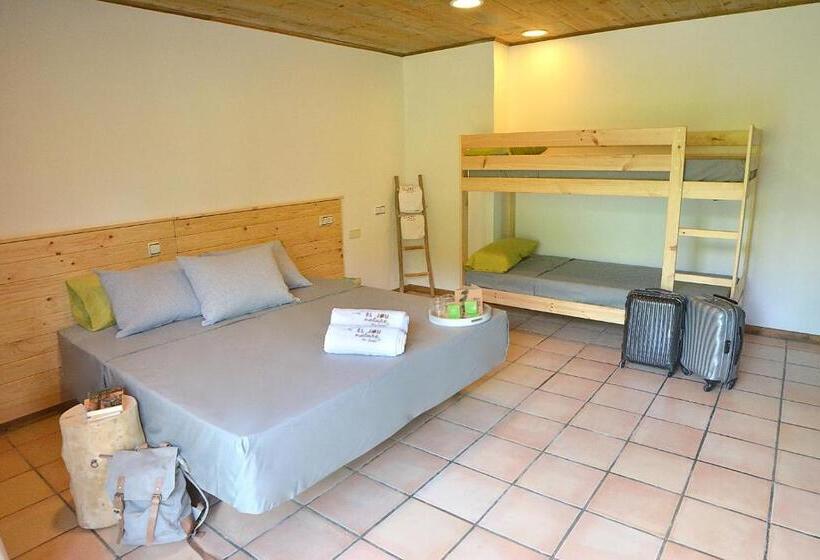 غرفة قياسية رباعية مزودة بشُرفة, El Jou Nature