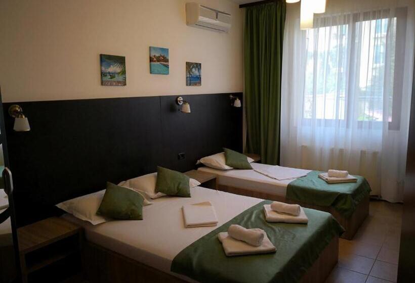 Habitació Estàndard, Raluca