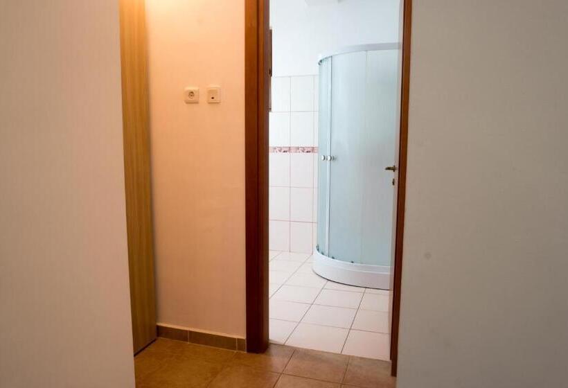 Habitación Estándar Baño Exterior, Raluca
