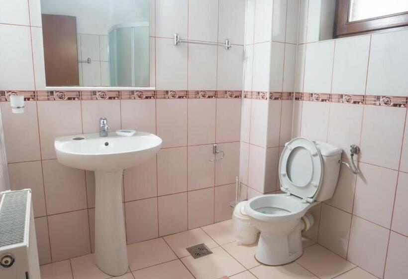 Habitación Estándar Baño Exterior, Raluca