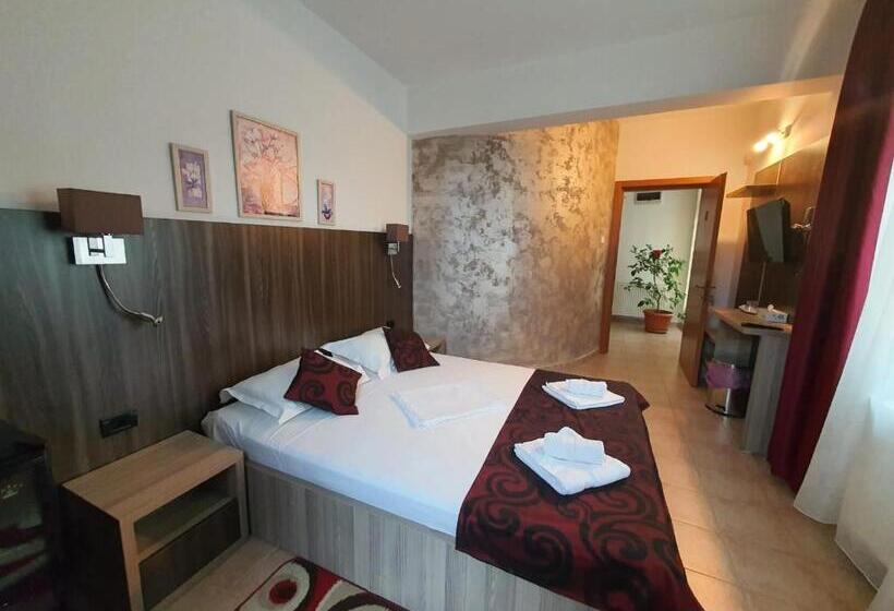 Habitación Estándar Baño Exterior, Raluca