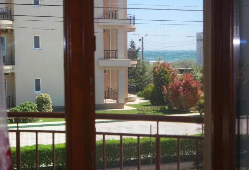 Suite 2 Dormitoris, Raluca