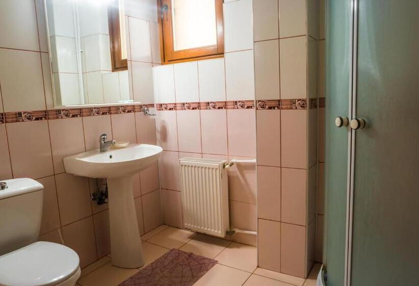 Suite 2 Dormitoris, Raluca