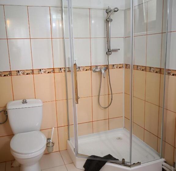 Suite 2 Dormitoris, Raluca