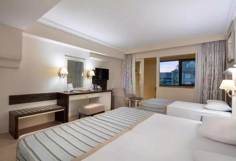 اتاق استاندارد سه نفره با چشم‌انداز کنار دریا, Aydinbey King's Palace & Spa - Ultra All Inclusive