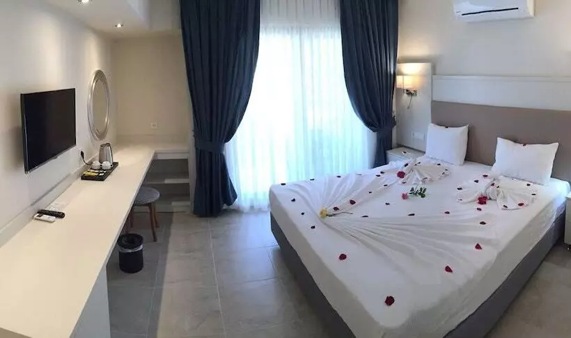 Deluxe-huone, Holiday Calbis